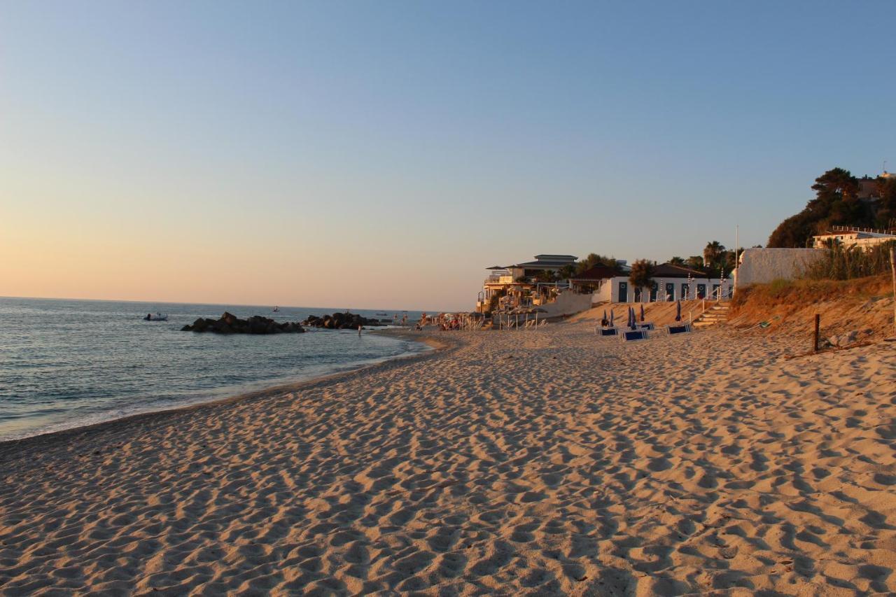 Residenza Gherly Aparthotel Capo Vaticano Exterior photo